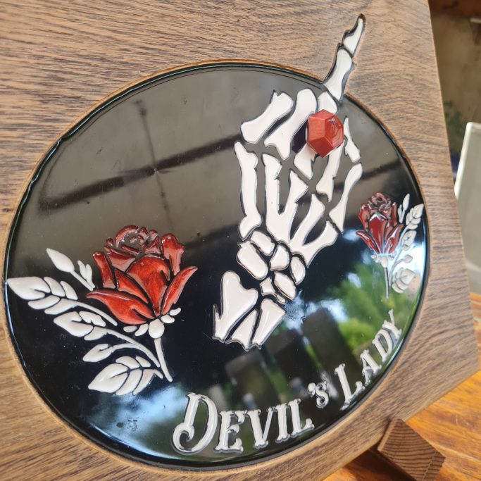 Plaque Club Devils Lady Plaque personnalisée pour le club de motardes Devils Lady, réalisée par Fumblebox.