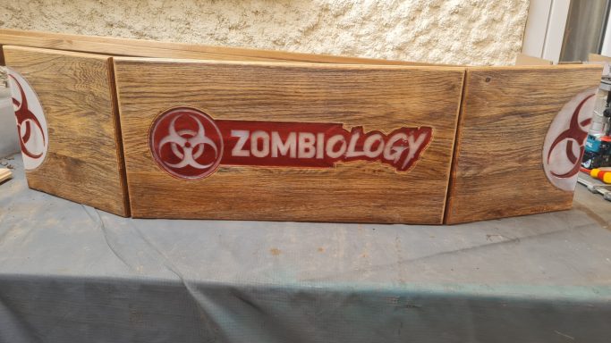 Écran de Maître : "Damien COLTICE - Zombiology" Écran de Maître Chêne en ébonisation