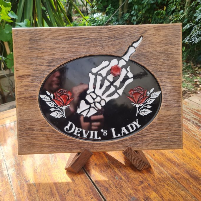 Plaque Club Devils Lady Plaque personnalisée pour le club de motardes Devils Lady, réalisée par Fumblebox.