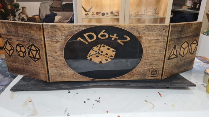 Écran de Maître : "Association1D6+2" Écran de maître de jeux en Chêne finition en ébonnisation